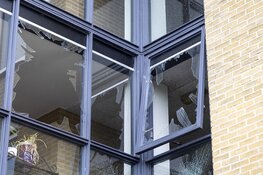 Veel schade bij explosie in portiek aan de Tjalk in Diemen