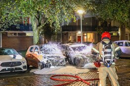 Twee auto`s uitgebrand in Amsterdam-Noord