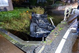 Peperdure Porsche crasht in Landsmeer, bestuurder spoorloos