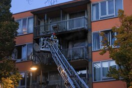 Uitslaande brand op balkon in Dapperstraat