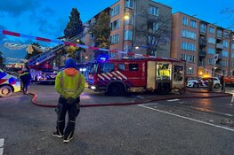 Uitslaande brand op balkon in Dapperstraat
