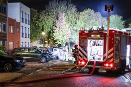Twee auto`s volledig uitgebrand in Amsterdam-Zuidoost