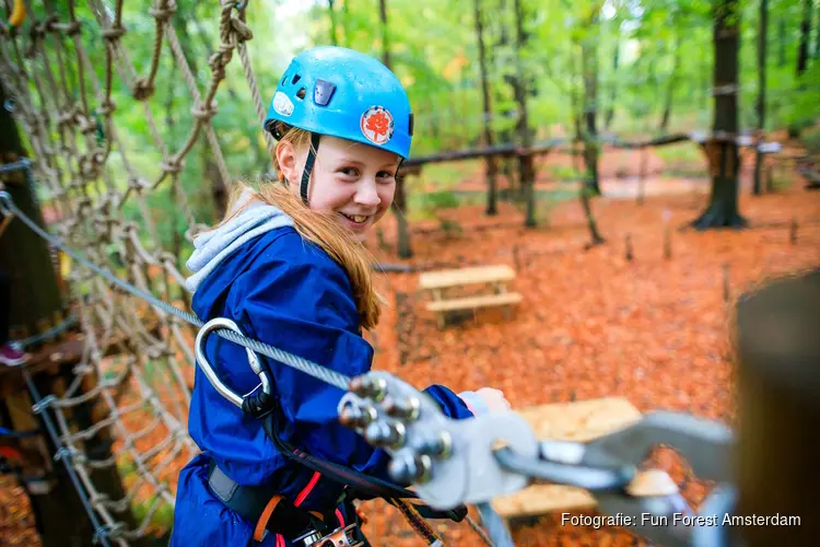 Primeur: Deze winter klim je door een sfeervol verlicht bos bij Fun Forest Amsterdam