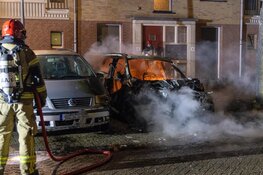 Autobrand veroorzaakt vuurwerkshow in Amsterdam