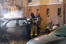 Autobrand veroorzaakt vuurwerkshow in Amsterdam