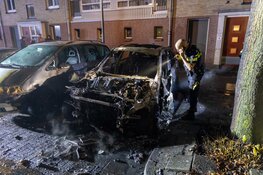 Autobrand veroorzaakt vuurwerkshow in Amsterdam