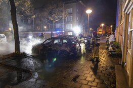 Autobrand veroorzaakt vuurwerkshow in Amsterdam