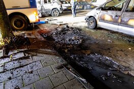 Autobrand veroorzaakt vuurwerkshow in Amsterdam