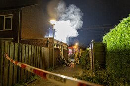 Veel rookontwikkeling bij brand opslagboxen Charles Boissevainstraat