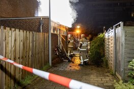 Veel rookontwikkeling bij brand opslagboxen Charles Boissevainstraat