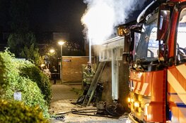 Veel rookontwikkeling bij brand opslagboxen Charles Boissevainstraat