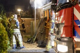 Veel rookontwikkeling bij brand opslagboxen Charles Boissevainstraat