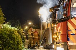 Veel rookontwikkeling bij brand opslagboxen Charles Boissevainstraat