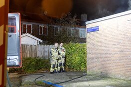 Veel rookontwikkeling bij brand opslagboxen Charles Boissevainstraat