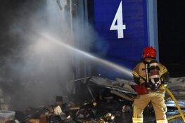 Brand in opslagboxen-bedrijf in Diemen