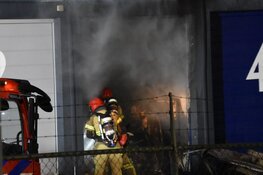 Brand in opslagboxen-bedrijf in Diemen