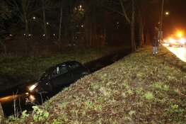 Auto te water gereden bij Ouderkerk aan de Amstel