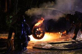 Hybride auto in brand in Amsterdam-Oost