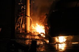 Hybride auto in brand in Amsterdam-Oost