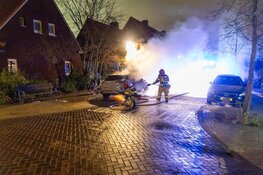 Hybride auto in brand in Amsterdam-Oost
