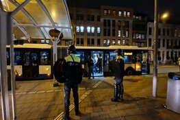 Ruim 100 voetbalsupporters aangehouden na vernielingen in metro