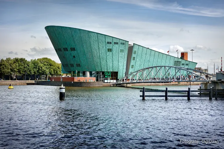 NEMO Science Museum verwelkomt recordaantal nieuwsgierige bezoekers in jubileumjaar