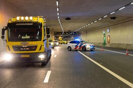 Automobilist krijgt ongeluk in tunnel Gaasperdammerweg