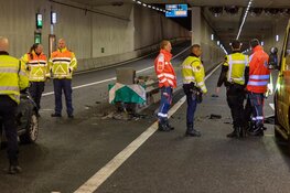 Automobilist krijgt ongeluk in tunnel Gaasperdammerweg