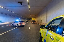 Automobilist krijgt ongeluk in tunnel Gaasperdammerweg