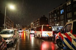 Mobiele eenheid in actie bij ongeregeldheden in Slotermeer en Geuzenveld