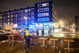 Mobiele eenheid in actie bij ongeregeldheden in Slotermeer en Geuzenveld