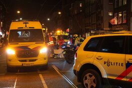 Aanrijding tussen politieauto en scooter