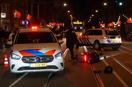 Aanrijding tussen politieauto en scooter