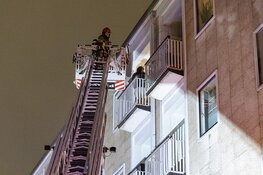 Woning uitgebrand aan de Comeniusstraat, mensen met ladderwagen gered