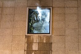 Woning uitgebrand aan de Comeniusstraat, mensen met ladderwagen gered
