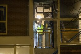 Veel schade na explosie aan de Gutserstraat in Amsterdam-Noord