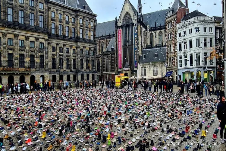 Tienduizend schoentjes en demonstratie op de Dam