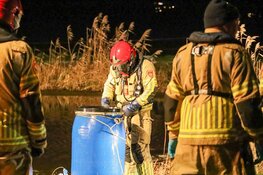 Mogelijk drugsafval aangetroffen in water bij Muiderberg