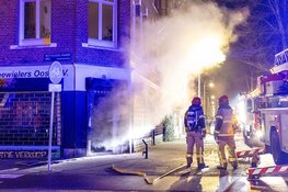 Meerdere woningen ontruimd bij grote brand fietsenwinkel Amsterdam