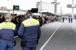 Geen treinverkeer van en naar Schiphol door aanrijding, drukte bij bussen