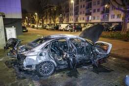 Auto door brand verwoest in Amsterdam-Noord