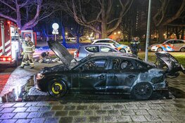 Auto door brand verwoest in Amsterdam-Noord