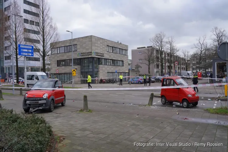 Brommobielen botsen met elkaar. Man (93) aangehouden