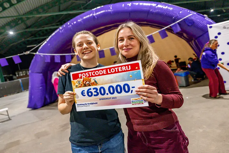 Stichting de Vrolijkheid ontvangt 630.000 euro voor rondreizend kunstatelier langs noodopvangcentra door heel Nederland