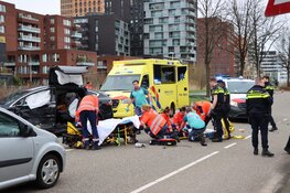 Motorrijder zwaargewond na aanrijding met auto aan de Boelelaan