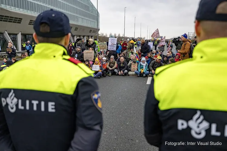 Zes demonstranten die gevaar op de A10 hebben veroorzaakt krijgen strafbeschikking opgelegd