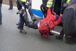 326 aanhoudingen bij verboden demonstratie A10