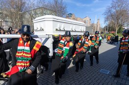 Rapper Bigidagoe met zang en dans herdacht tijdens uitvaart