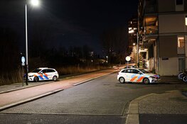 Persoon te water aan de Wim van Estlaan in Amsterdam-West