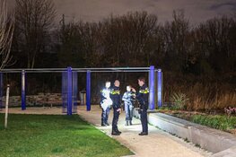 Persoon te water aan de Wim van Estlaan in Amsterdam-West